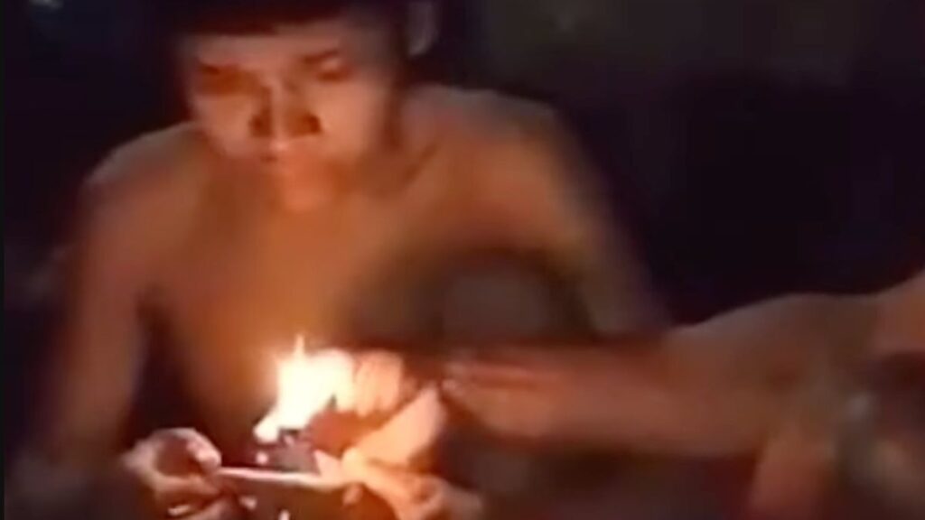 amazonda yasamdan uzak gencin ilk cakmak gorusu HLHYYhVL