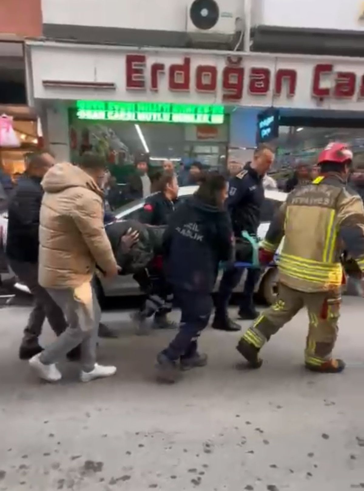 ankarada esiyle tartisan surucu yayaya carpti 0 LlzdL1bc