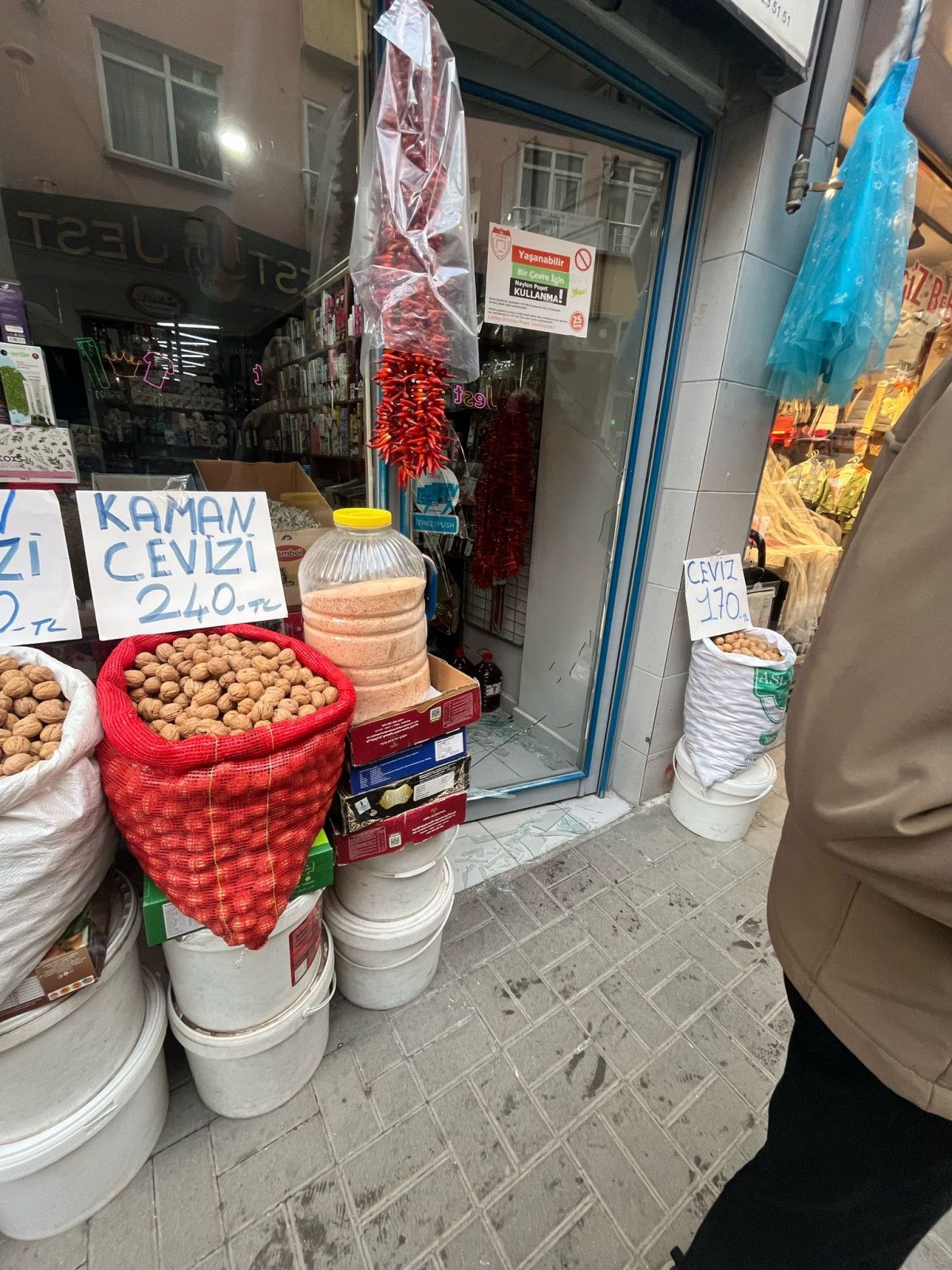 ankarada esiyle tartisan surucu yayaya carpti 1 jW68kurg