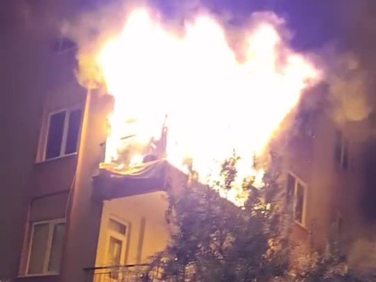 antalyada balkona stoklanan cep telefonu bataryalari bomba gibi patladi 0