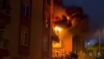 antalyada balkona stoklanan cep telefonu bataryalari bomba gibi patladi 4gUjJzgi