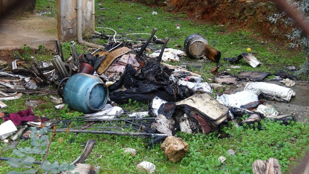 antalyada bir evde yangin panigi yasli adamin caresiz bakislari yurek burktu 1 lhQw817E