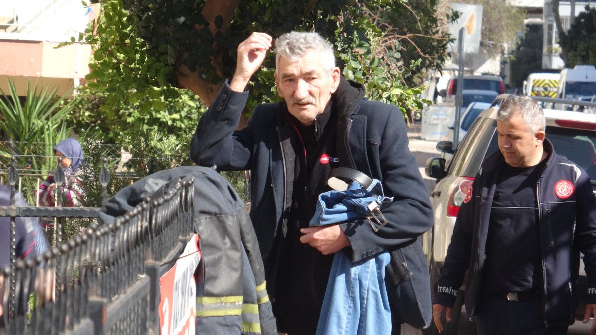 antalyada bir evde yangin panigi yasli adamin caresiz bakislari yurek burktu 2 L96c8h97