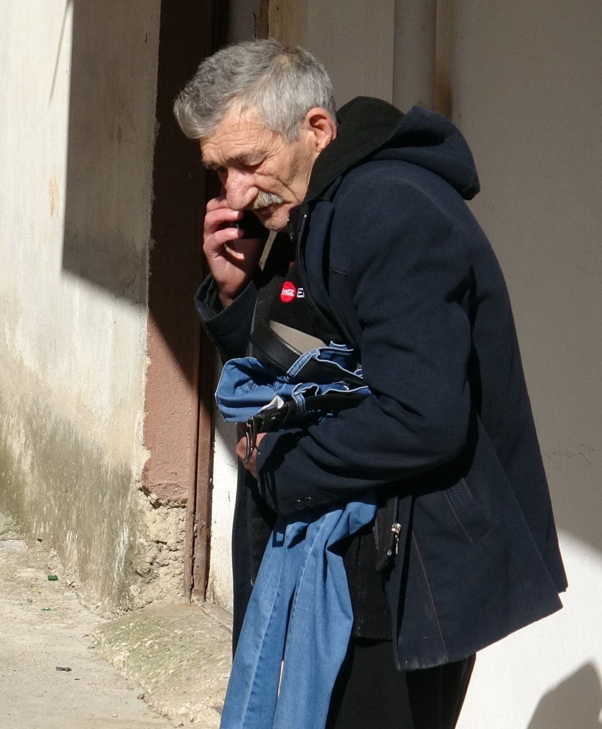 antalyada bir evde yangin panigi yasli adamin caresiz bakislari yurek burktu 4 flsEb1jc