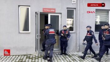 antalyada hesap kavgasinda garsonun oldurulmesinde 3 supheli tutuklandi aFirtujV