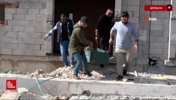 antalyada insaatin catisindan duserek hayatini kaybetti BeSzASqr