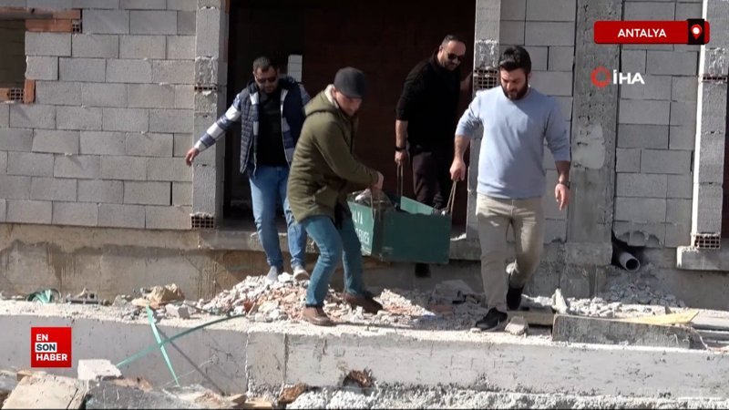 antalyada insaatin catisindan duserek hayatini kaybetti BeSzASqr