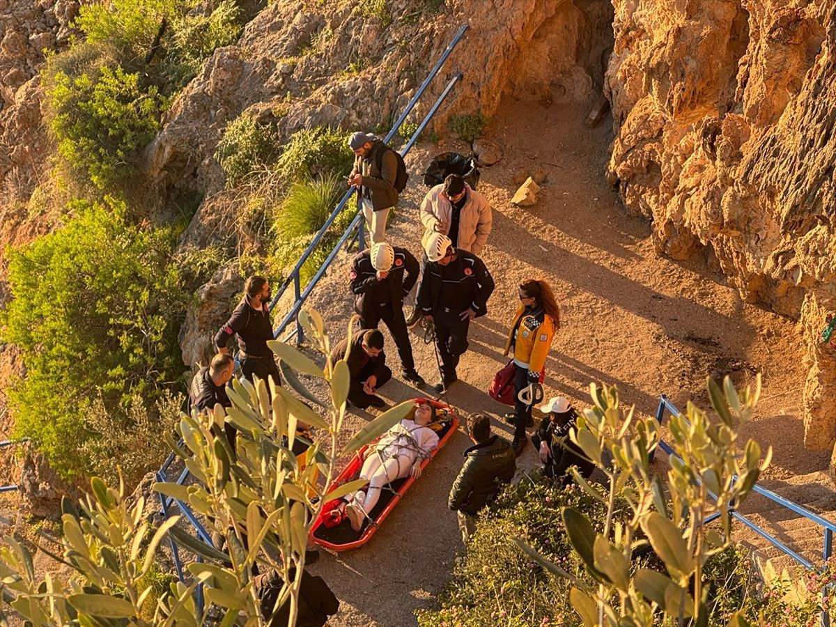 antalyada rus turist fotograf cektirirken falezlerden dusdu 0 GNrMT6Km