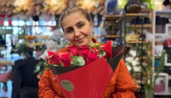 antalyada sevgililer gununde gulun tanesi 150 liradan satilacak 9BgQnRVz