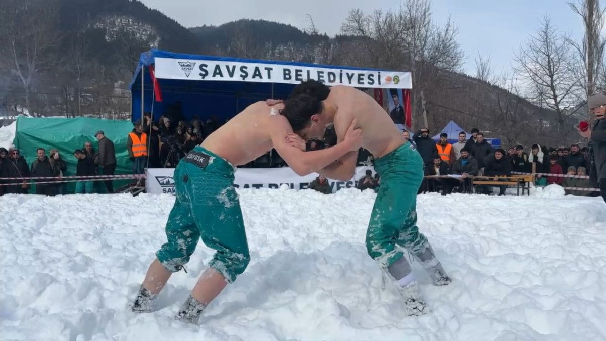 artvinde kar ustunde karakucak guresleri yapildi 4 gXKsIUfJ