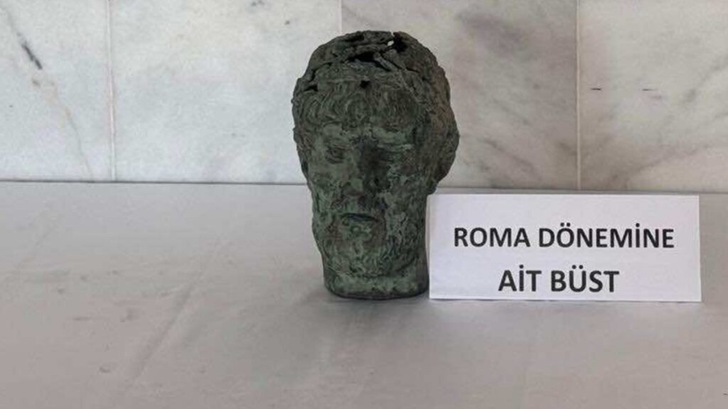 aydinda roma donemine ait bustu satmak isteyen 2 kisi yakalandi RzW2Snb6