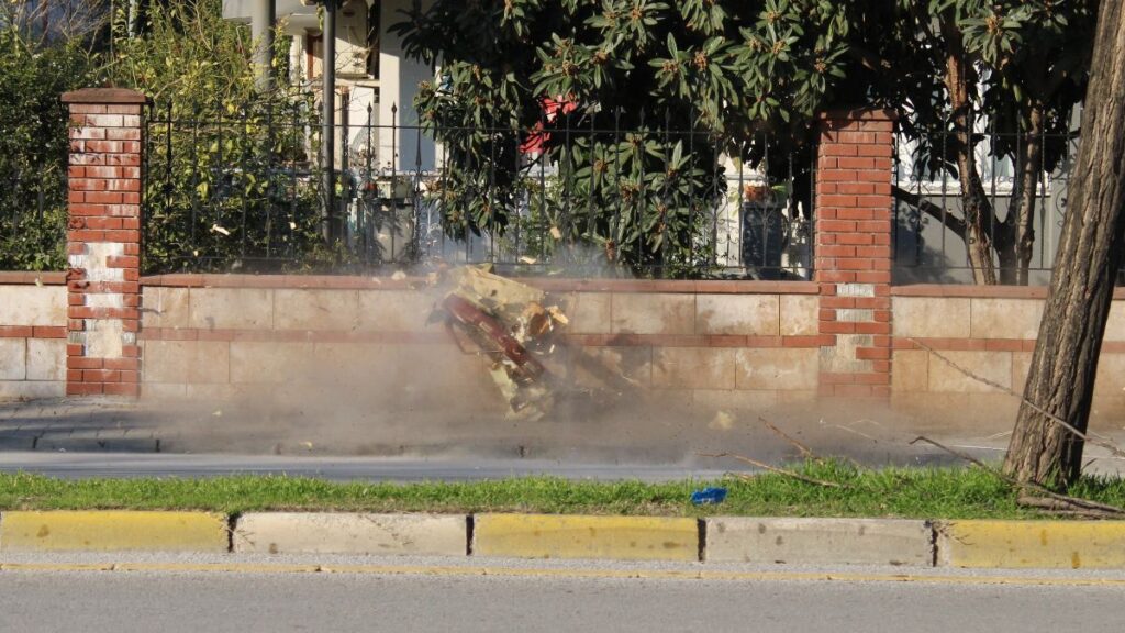 aydinda supheli canta funye ile patlatildi dAMmLxFW