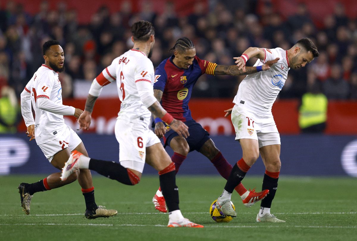barcelona deplasmanda sevillayi devirdi 2