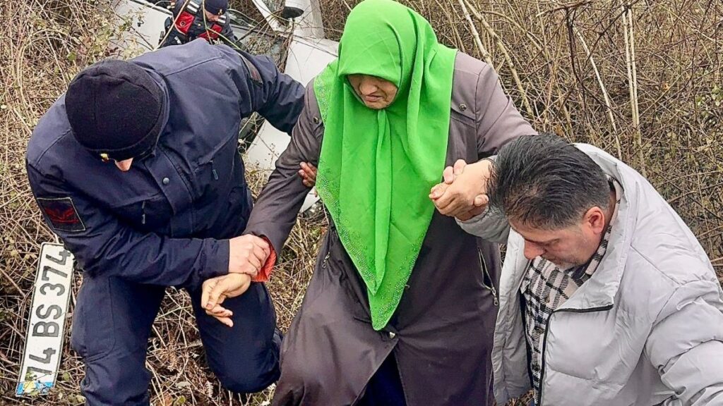 bartinda otomobil sarampole uctu MVze5UxP