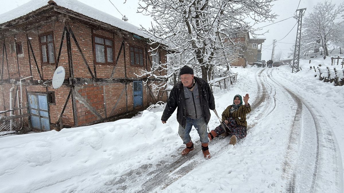 bartinin yuksek kesimlerinde kar yagisi etkisini artirdi 4 baUjvMUF