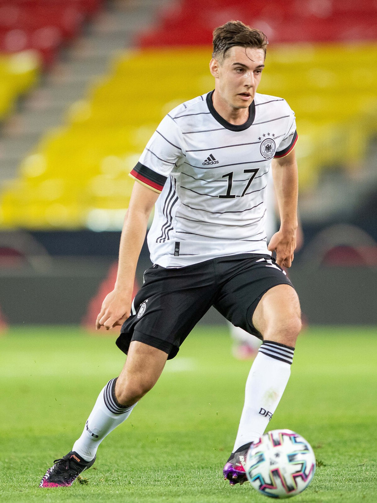 besiktasa florian neuhaus tepkisi 0