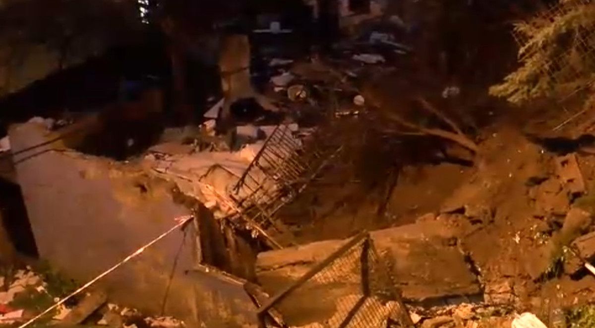 beyoglunda istinat duvari coktu 2 bina muhurlendi 0 LtbC3wu7