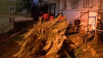 beyoglunda istinat duvari coktu 2 bina muhurlendi fNMVO3QE