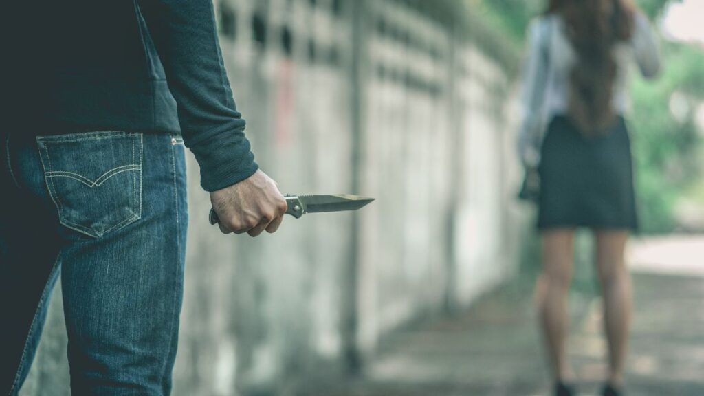 bilecikte cezaevine girmek icin vatandasa bicakla saldirdi snEhKiIO