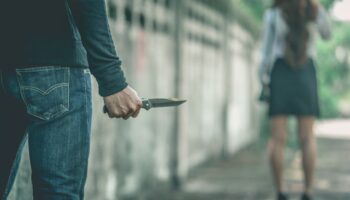 bilecikte cezaevine girmek icin vatandasa bicakla saldirdi snEhKiIO