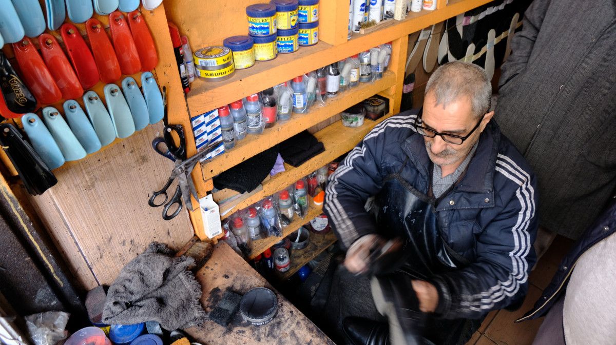 Bingöl'de engelli baba boyacılık yaparak 7 çocuğunu büyüttü 3 bingolde engelli baba boyacilik yaparak 7 cocugunu buyuttu 2 6dH7k5cN