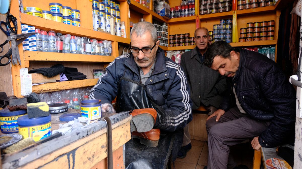 bingolde engelli baba boyacilik yaparak 7 cocugunu buyuttu 4 suDghhyV