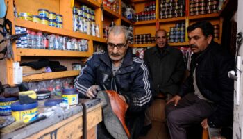 bingolde engelli baba boyacilik yaparak 7 cocugunu buyuttu 84YcQRUB