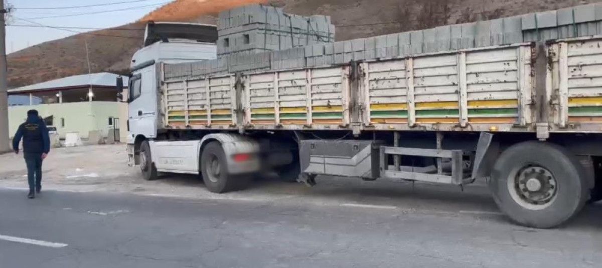 bitliste briket yuklu tirda 31 duzensiz gocmen yakalandi 0 cw1IYJbG