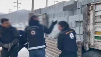 bitliste briket yuklu tirda 31 duzensiz gocmen yakalandi iSNUjYfI