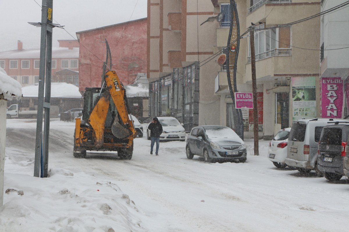 Bitlis'te köy yolları ulaşıma kapandı 2 bitliste koy yollari ulasima kapandi 1 Ri9HaDsq