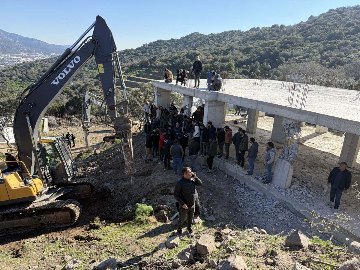 Bodrum'da kaçak yapıların yıkımını engellemeye çalıştılar 1 bodrumda kacak yapilarin yikimini engellemeye calistilar 0 rIMvlNZk