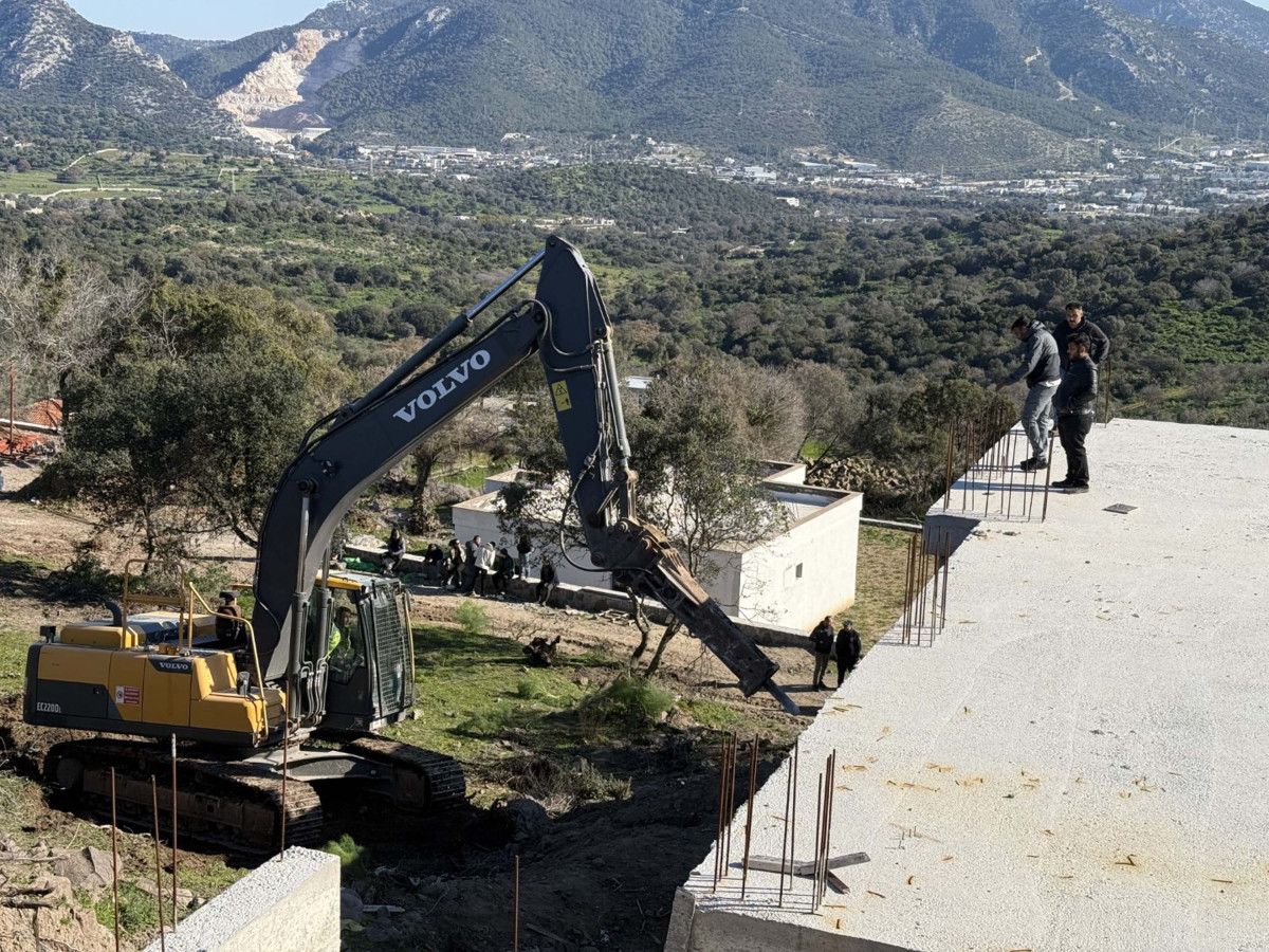 Bodrum'da kaçak yapıların yıkımını engellemeye çalıştılar 3 bodrumda kacak yapilarin yikimini engellemeye calistilar 2 hYRi7mFP