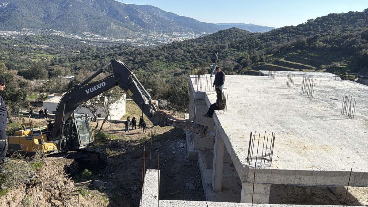 bodrumda kacak yapilarin yikimini engellemeye calistilar 3 H95Tivs6