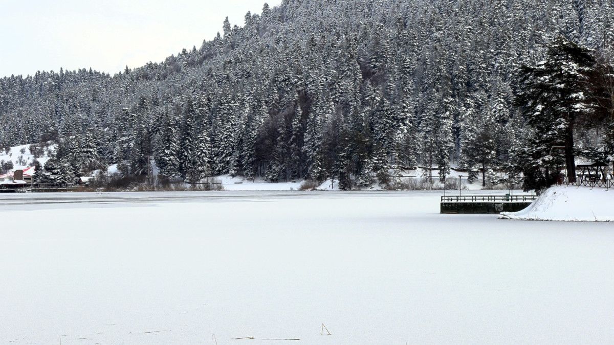 Bolu Abant Gölü buzla kaplandı 2 bolu abant golu buzla kaplandi 1 ctqV5Y92