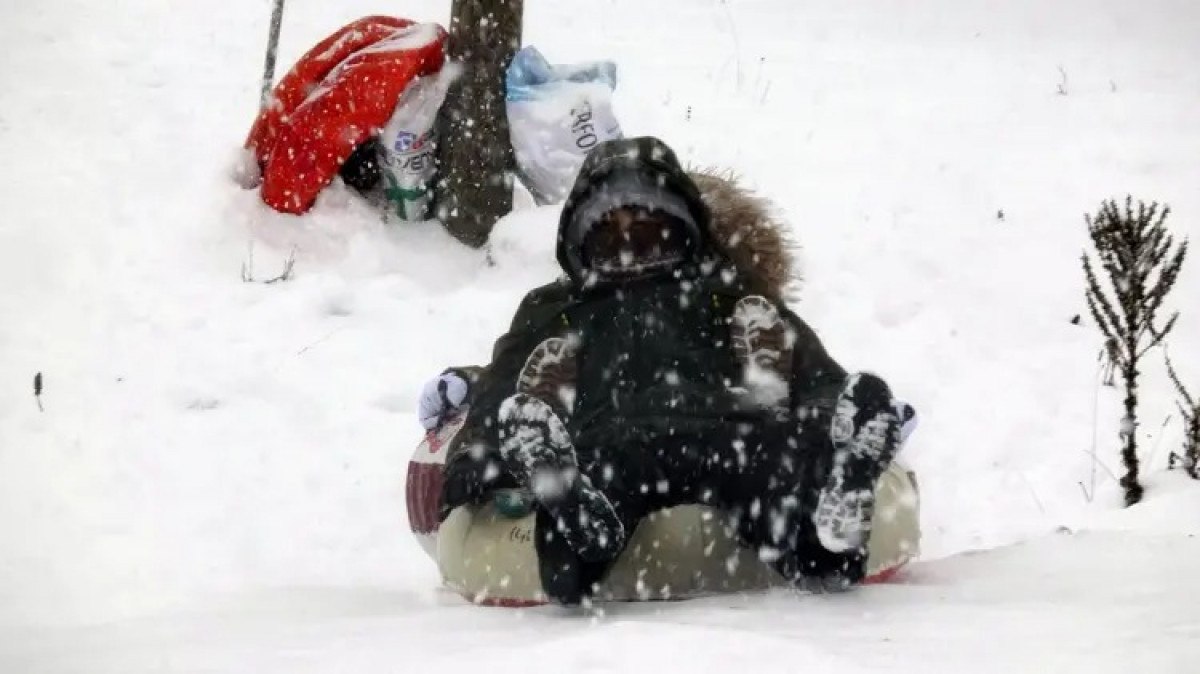 boluda kar yagisi ile birlikte sambrele talep artti 0 HwSVeCQH