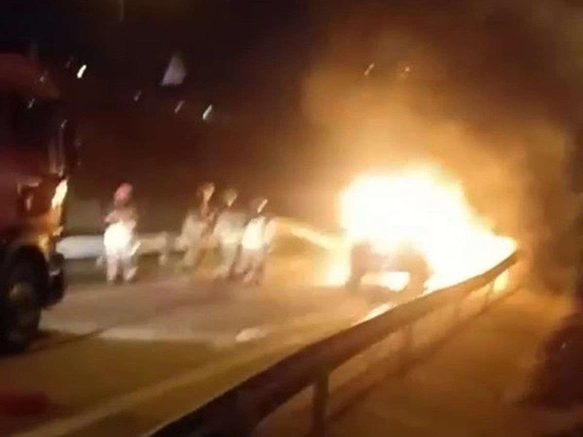 boluda otomobil alevlere teslim oldu 0