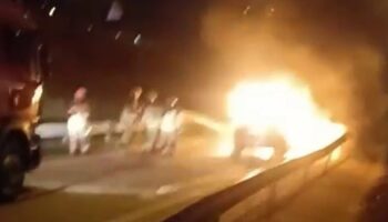 boluda otomobil alevlere teslim oldu 7Yv3rdtl