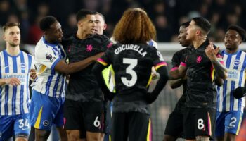 brighton evinde chelseayi dagitti eJh5OwTi