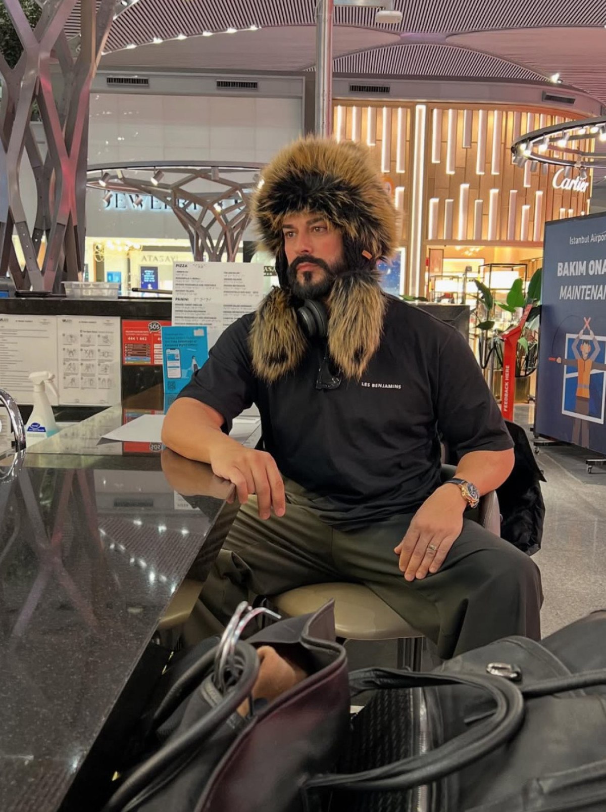 burak ozcivitin rusya tarzi gundem oldu kurklu sapkasina yorum yagdi 0 F9CjpXim