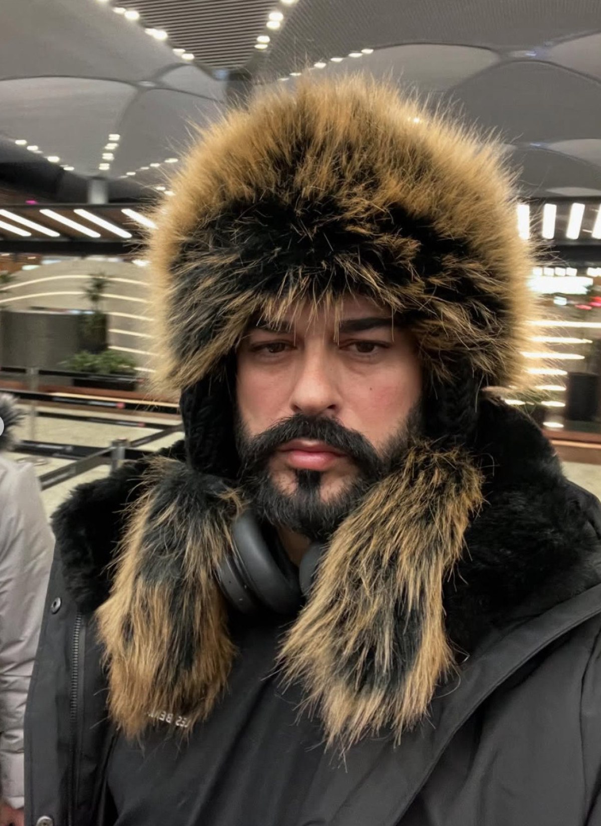 burak ozcivitin rusya tarzi gundem oldu kurklu sapkasina yorum yagdi 3 4RPMOBp7