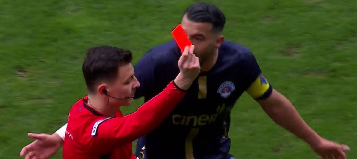 burak yilmaz fenerbahce macinda takiminin basinda yer alamayacak 0 4hyb66Uk