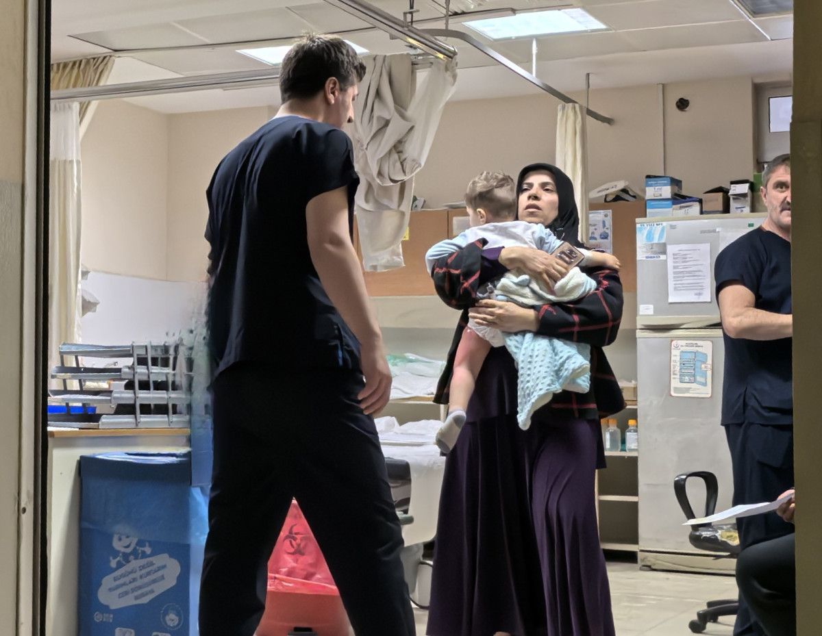 bursada 2 yasindaki cocugun uzerine caydanlik devrildi 0