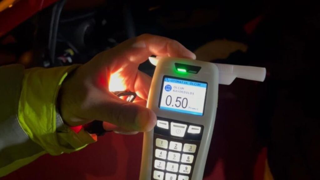 bursada alkol uygulamasi sinirda cikan surucunun zor anlari DgUdrbeu