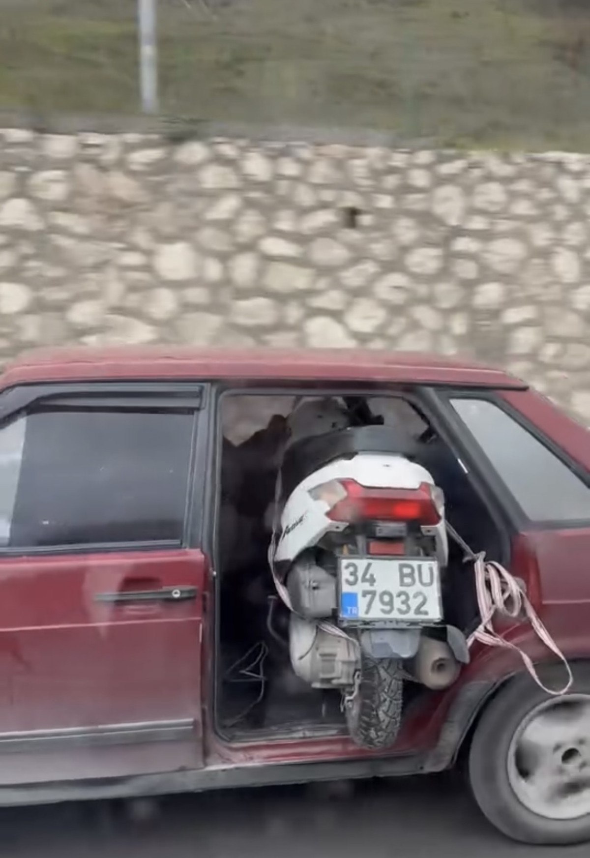 bursada kapisiz otomobilde motosiklet tasidi 1 uKjGfWWw