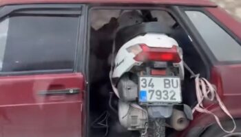 bursada kapisiz otomobilde motosiklet tasidi nKtAHhj5