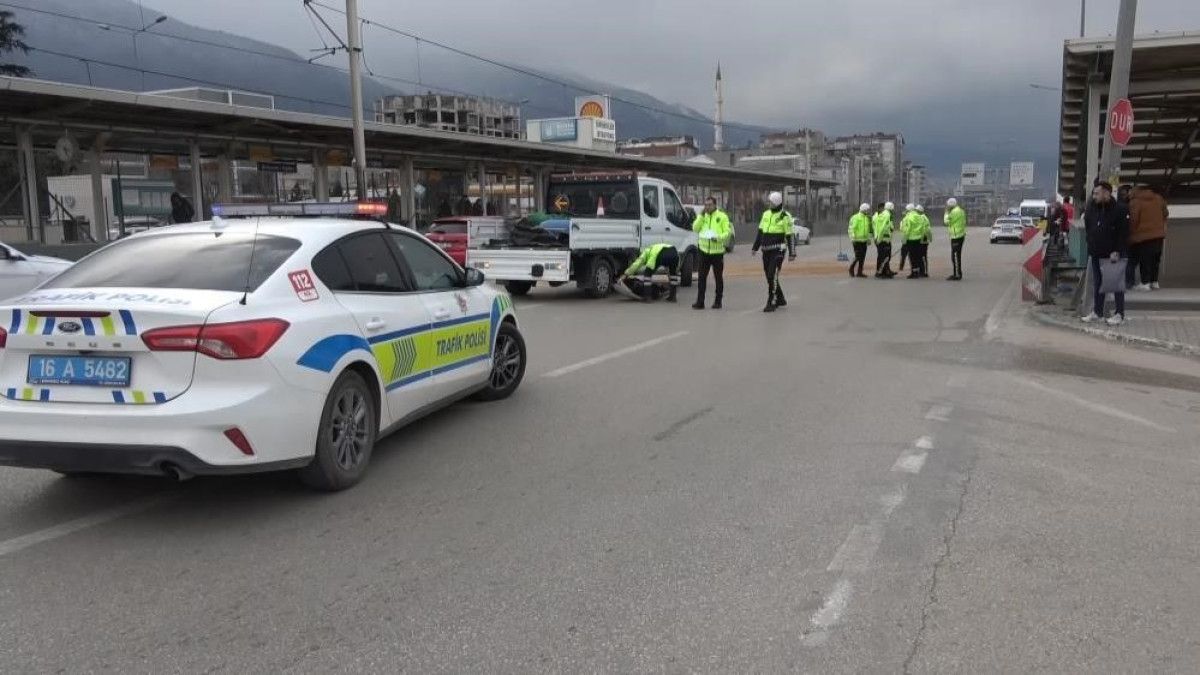 bursada kontrolden cikan arac metro istasyonun duvarina carpti 1 olu 1 UmjQfiwm