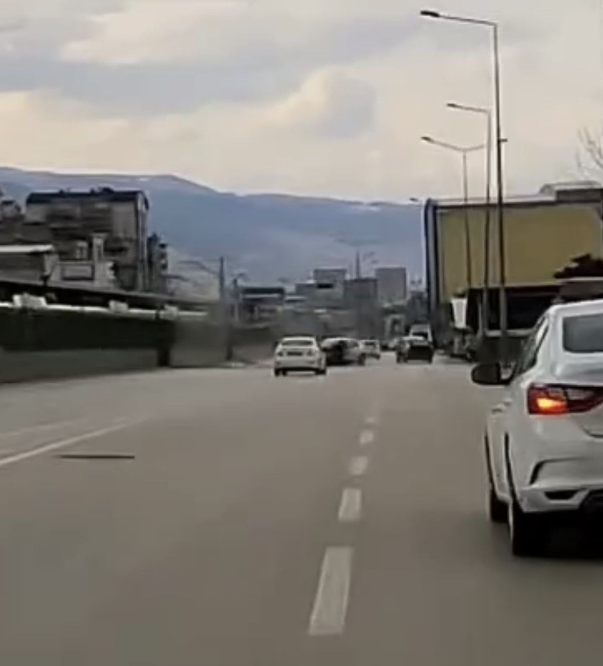 bursada kontrolden cikan arac metro istasyonun duvarina carpti 1 olu 4 u485S5Zc