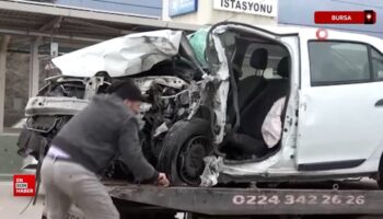 bursada kontrolden cikan arac metro istasyonun duvarina carpti S2qVqONt