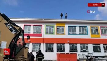 bursada paralarini alamayan isciler anaokulunun catisina cikti VcJE2CCT