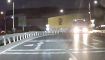 bursada ters yone giren tir faciaya davetiye cikardi aHQKPXk9